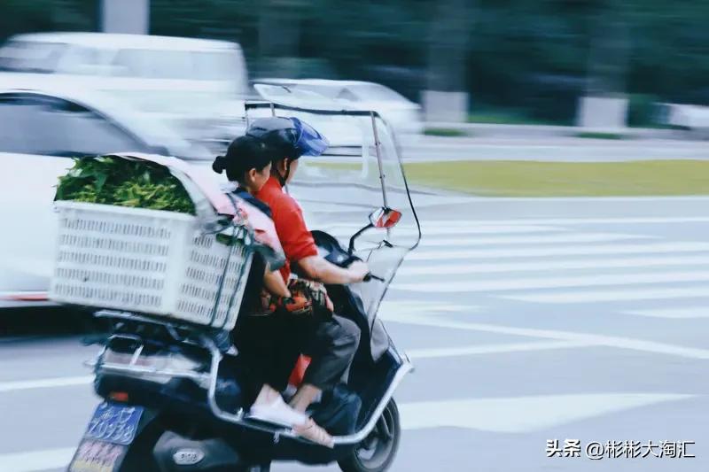 活着的意义，大抵就是体验生命百态、实现自我并维系人际羁绊。像体验春日微风、夏日西