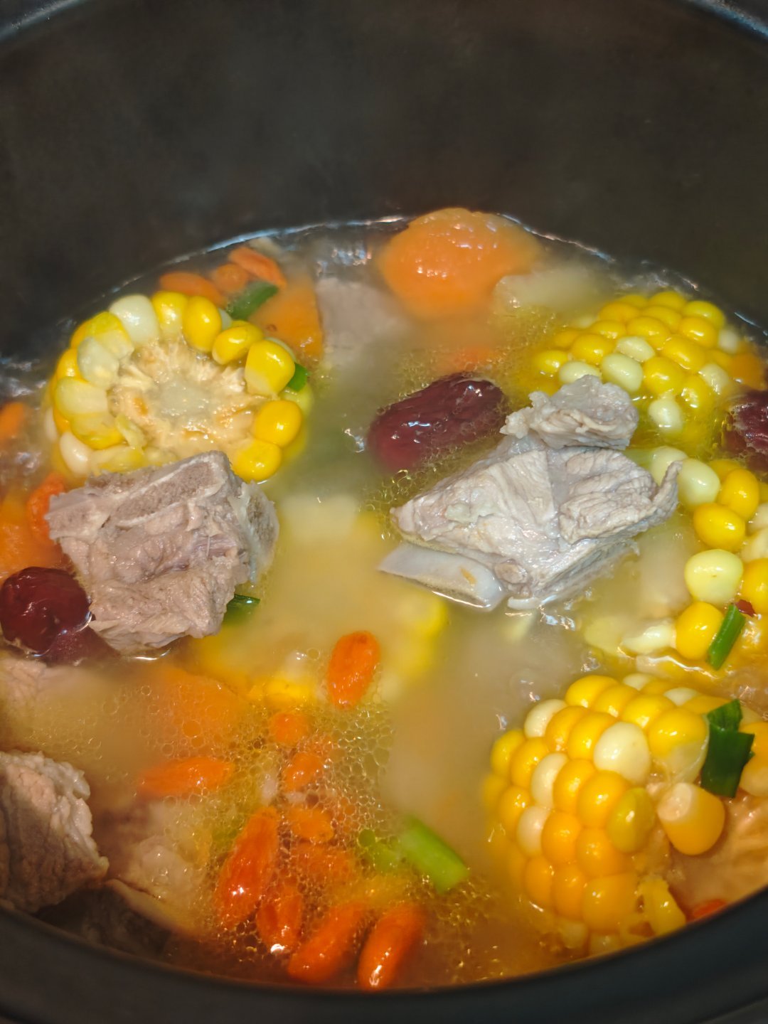 冬天就要喝热乎乎的汤 我自己炖的哦!! ​​​