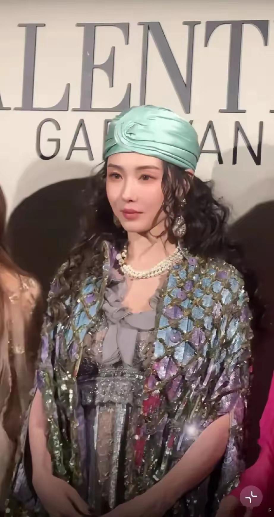 论骨相还是得看张柏芝[哇][哇] 