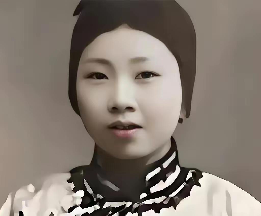 1904年，杭州富商之女章兰娟执意嫁给穷书生，街坊邻居都说：“她倒贴！”每想到，