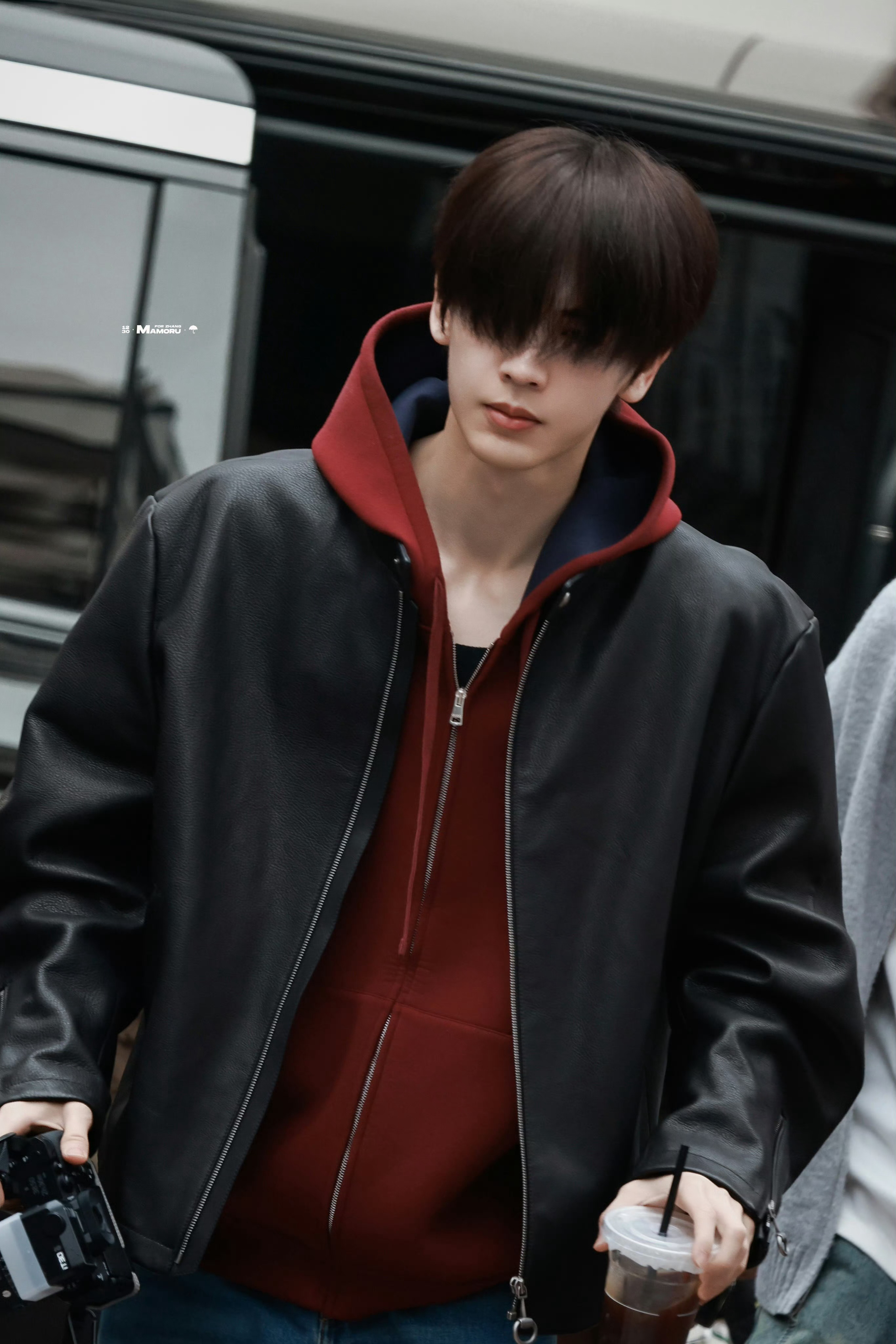 张凌赫素颜顺毛路透好权威的骨相✌🏻期待《归鸾》的萧厉 张凌赫素颜张凌赫素颜顺毛