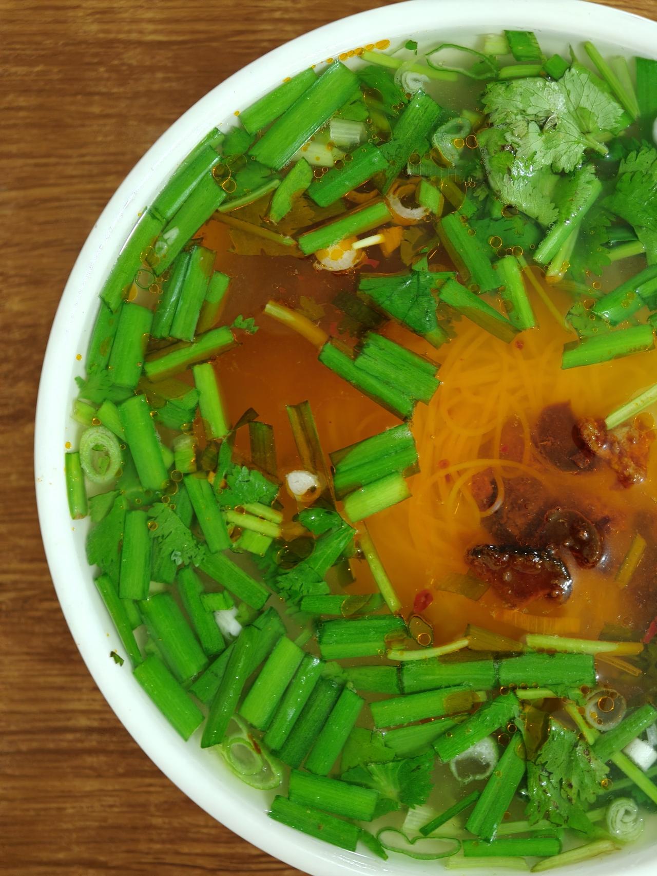 馄饨+肉夹馍+海碧，12块，洛阳宜人路这家馄饨店，味道不赖很实惠
一直觉得，在居