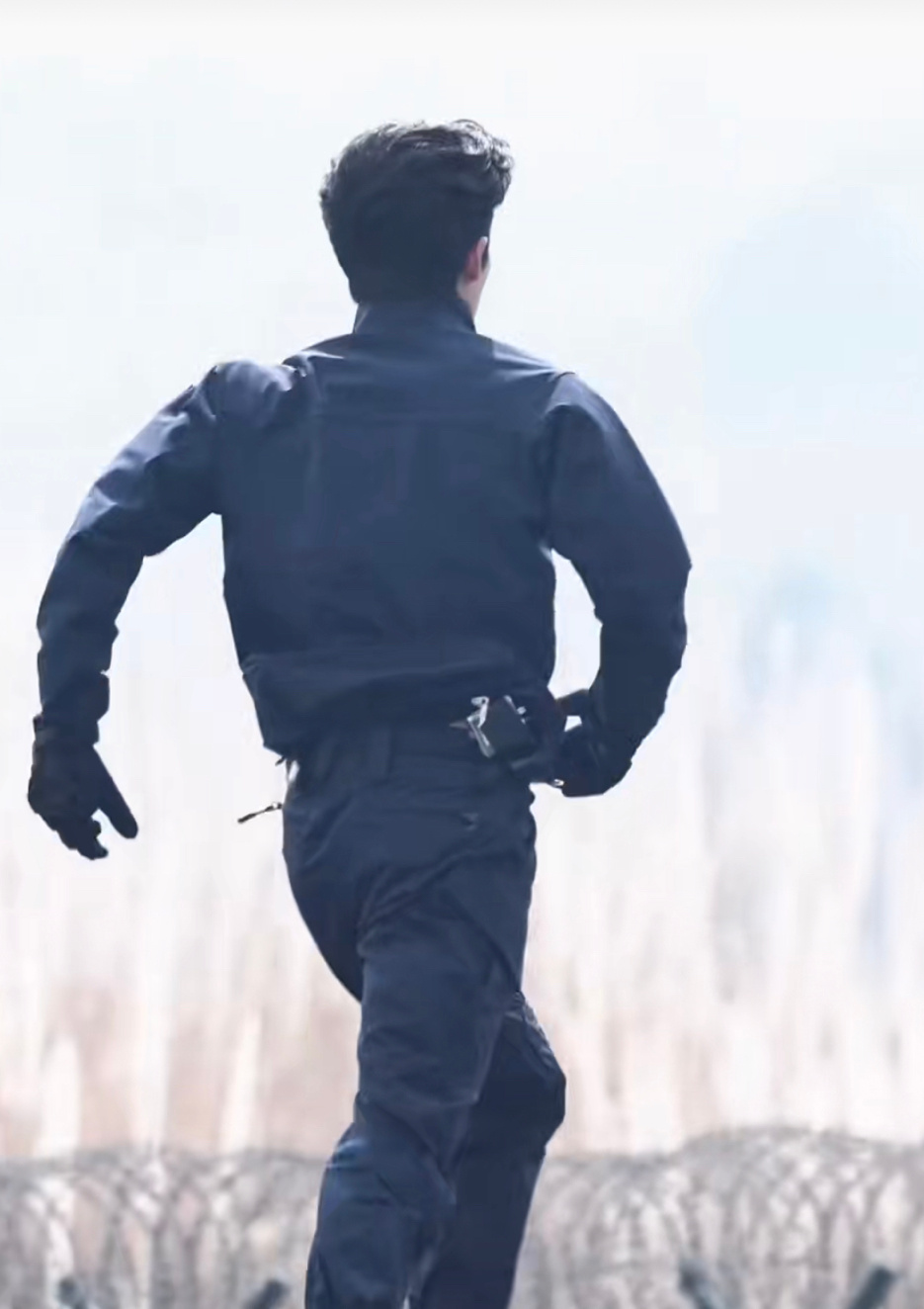 王星越《告白》周京泽路透，宽肩窄腰大长腿！！