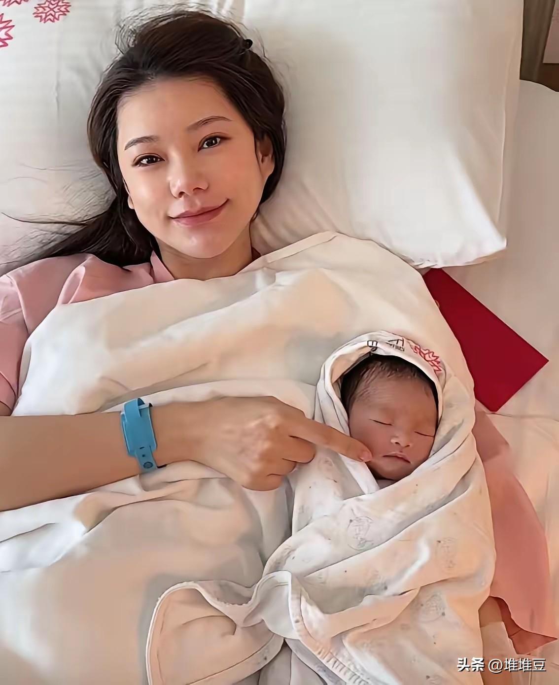 马筱梅直播时，被网友恶意追问：
“你生孩子是不是要跟小玥儿、小箖箖争家产？”
