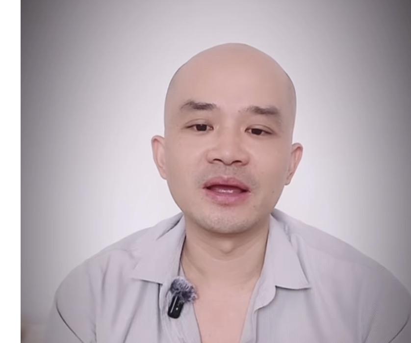哎我去！刘晓庆的这个前男友真的好猥琐，好恶心！比刘晓庆小那么多，赖上我庆奶了，没
