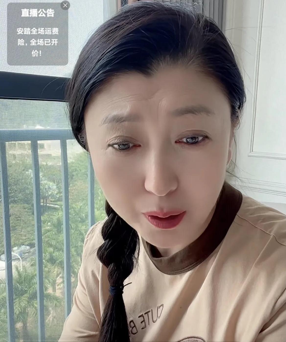 闫学晶塌房了，叫好声一片！
因为她脱离群众了，因为她飘了，这个结果是必然的。毛主