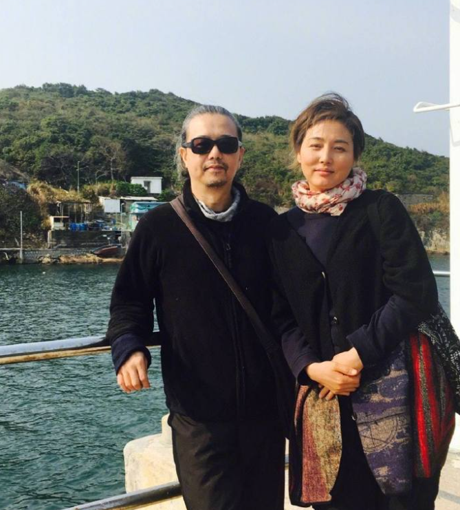 演员张锦程承认与张延离婚；张延曾出演《粉红女郎》“男人婆”一
