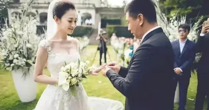 女演员李小冉承认离婚后，凌晨又发文硬刚营销号：一忍再忍不想占用公共资源，你们真是谎话张口就来，为了流