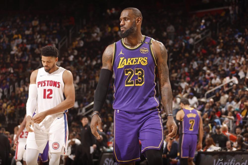 [NBA]湖人103-115底特律活塞 艾维26+4浓眉37+9 
北京时间11