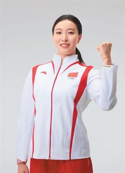 花样游泳运动员冯雨：带着爸妈的期盼全力以赴