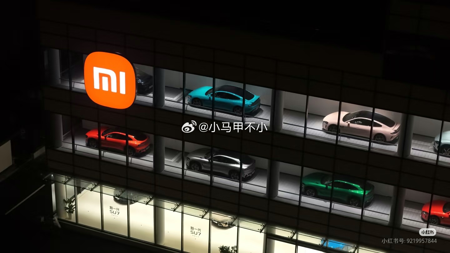 仅仅10000平米的小米汽车门店，超级超级大这个在杭州汽场全开