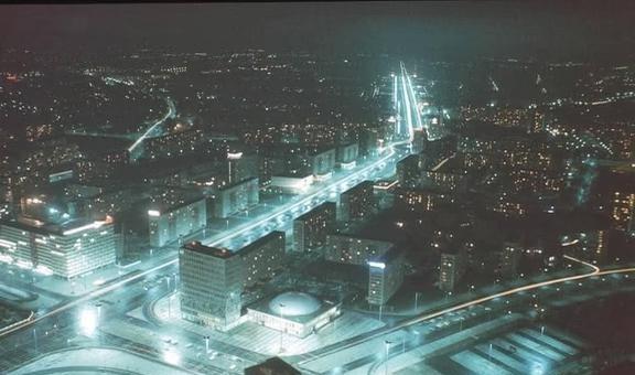 东柏林往事
城市 城市的记忆 记忆中的城市 城市的第一印象 城市代表性建筑 我梦