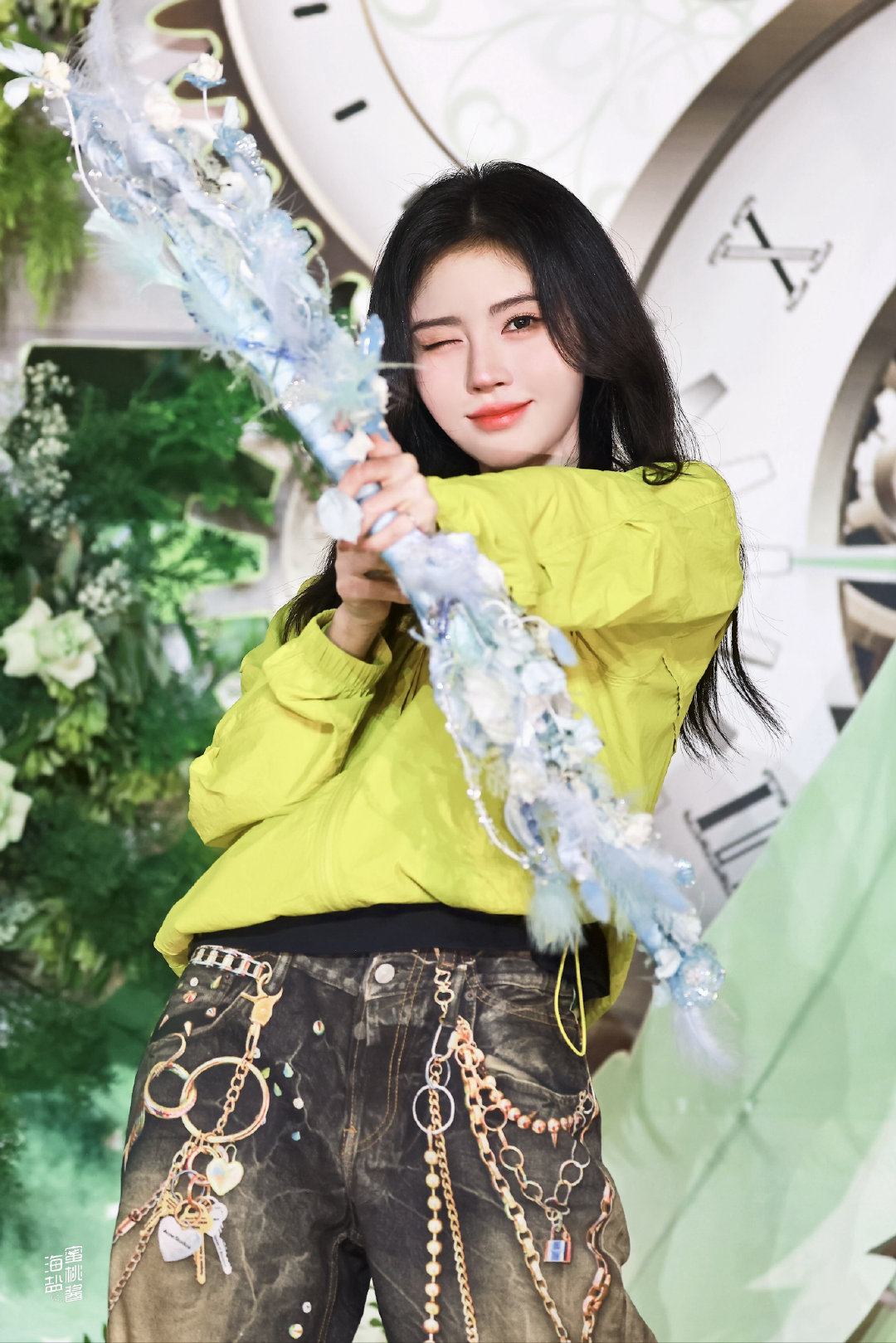 jjy鞠婧祎千香 jjy鞠婧祎姜黎非 “玫瑰之所以是玫瑰，是风与光的眷顾，更是视