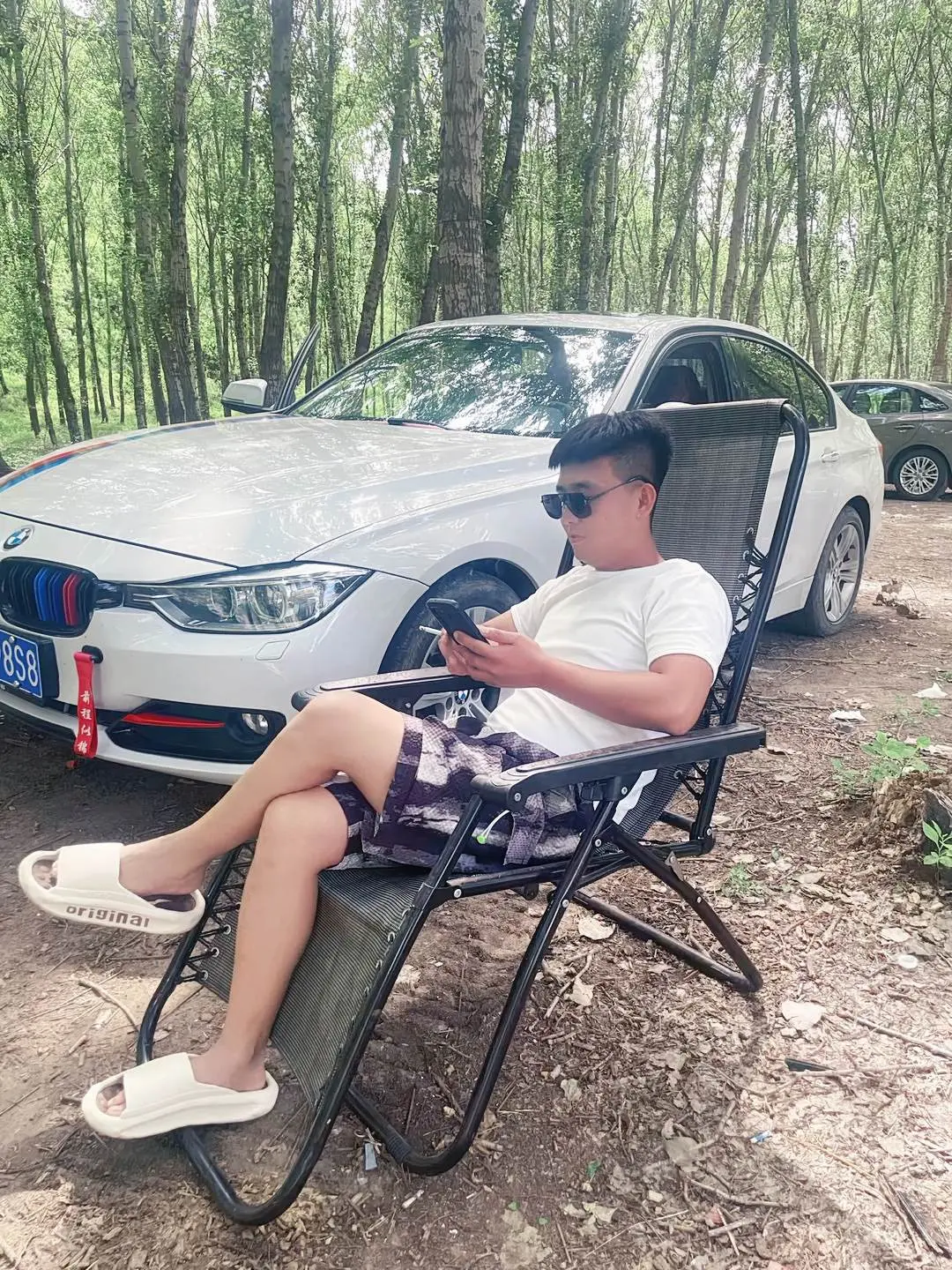 爱就是爱 想就是想 我们都真诚点 别再辜负了这难得的相遇 万一我们的相...