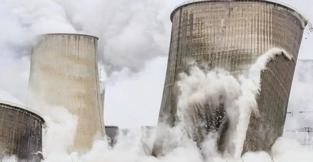 [浮云]匪夷所思！德国居然把国内最大的核电站给炸了。

一声巨响震彻德国南部乡村