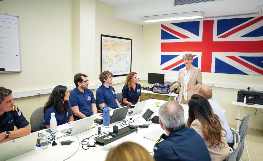 北京时间3月19日，英国一通电话打到了中国，希望能够和中国谈一谈，重点便是就中东