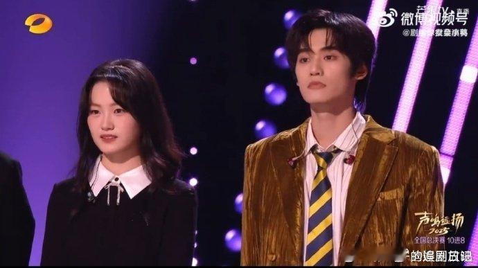 李佳蓓被那英华晨宇痛批华晨宇吐槽歌曲同质化严重，听觉疲劳实锤～ 妹妹下次可得在选