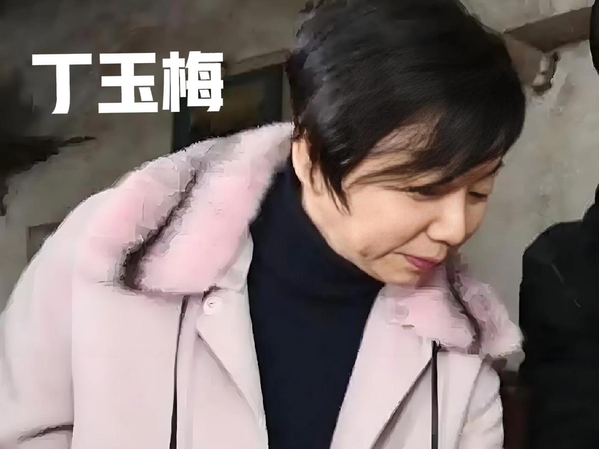 香港高院冻结许家印前妻15亿资产 多辖区资产遭全面管控
 
11月26日，香港高