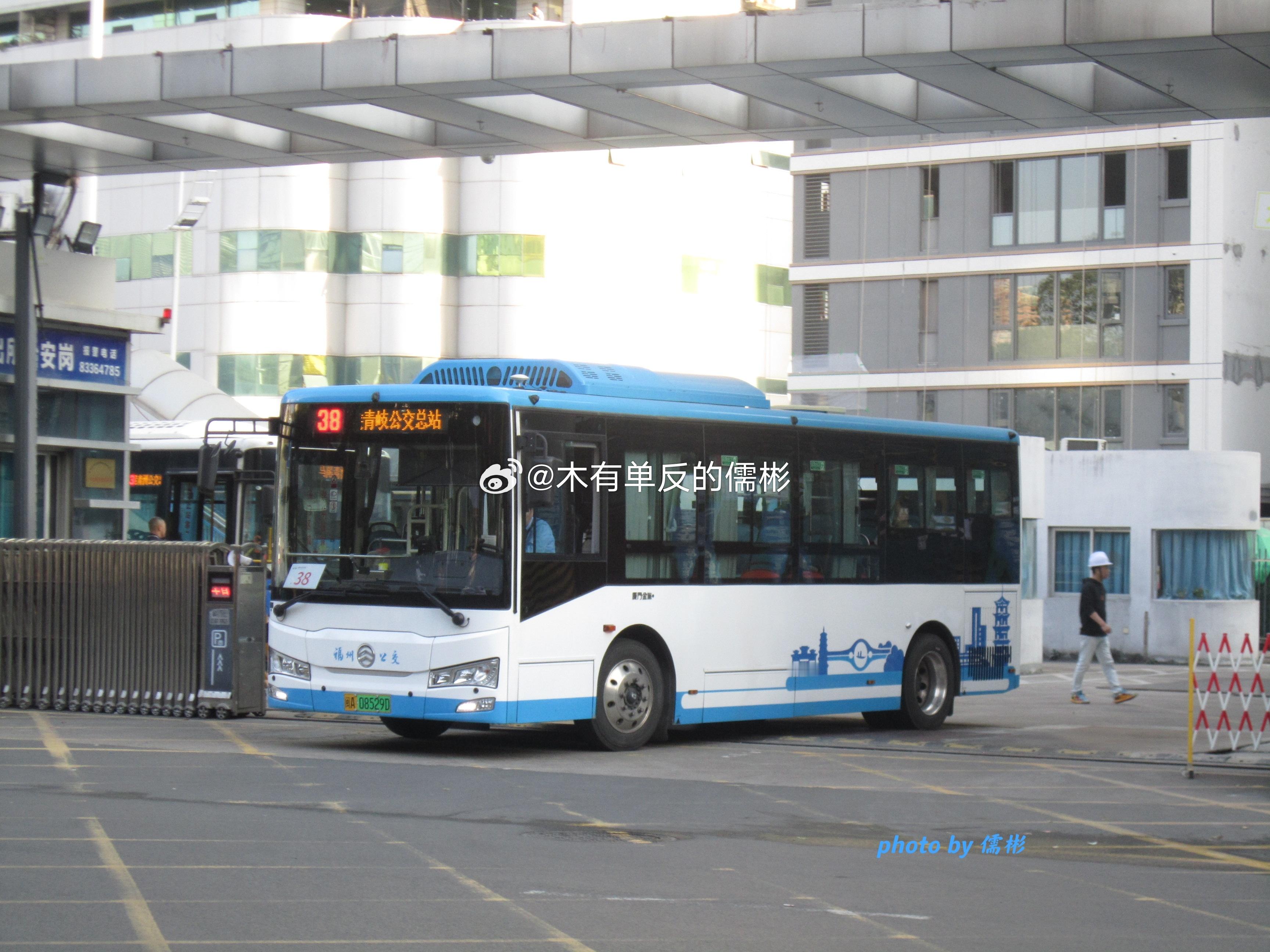 福州•公交仁德站小摄不仅三款“三山两塔”新涂装的金旅能在这拍，还顺带拍了闽运上线