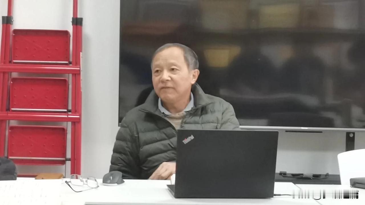 “上善若水，水善利万物而不争。”水能载物，可以行舟；人能利他，可以渡人。真正对我