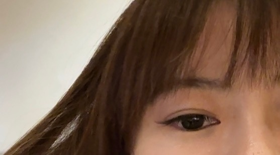 今天的睫毛也太成功了吧！！！跟美容师说我要微微上翘拉长眼尾的效果，她做到了我甚至