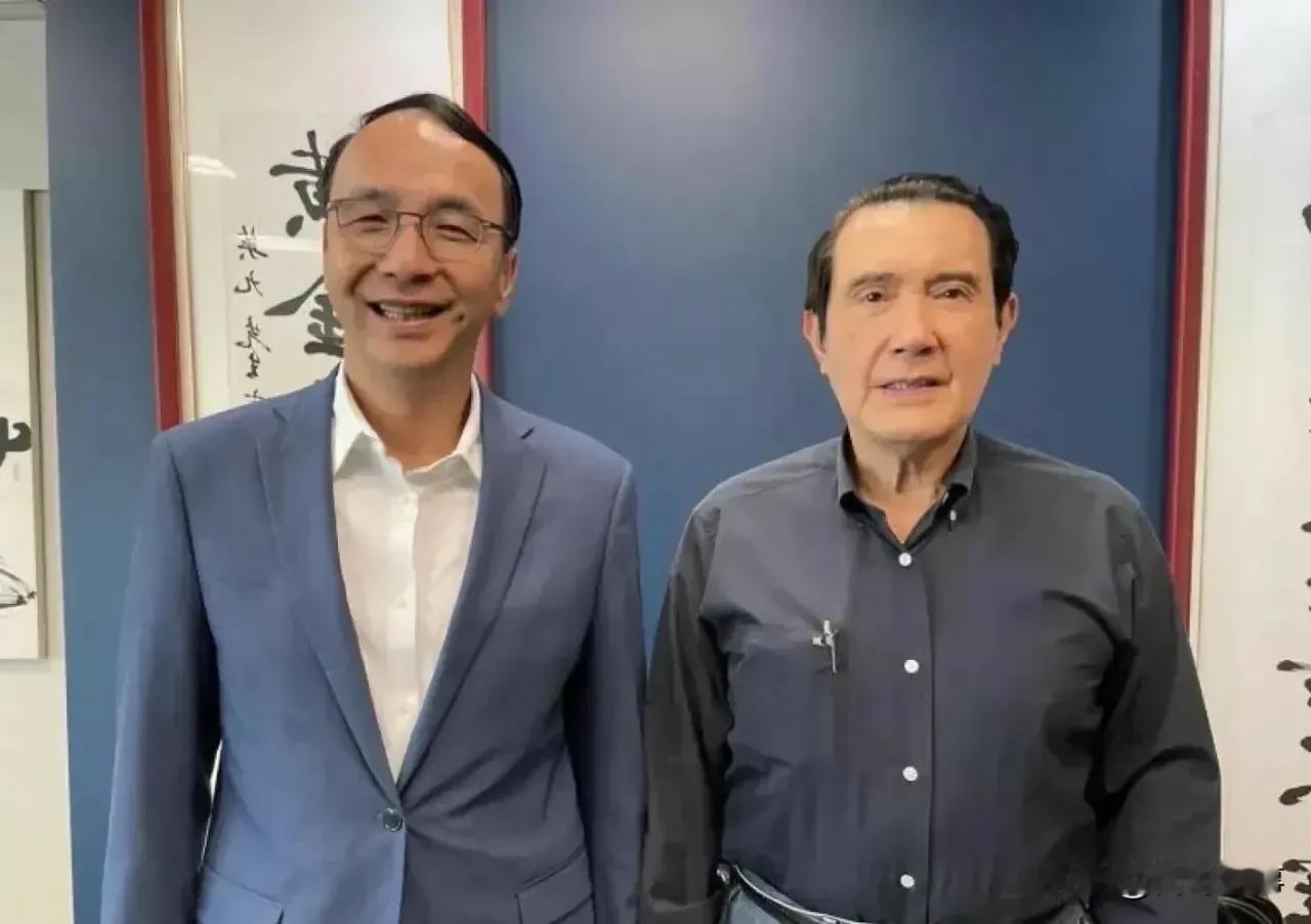 马英九访陆回台后，朱立伦与马英九这一面很及时！
    马英九参访大陆结束回到台
