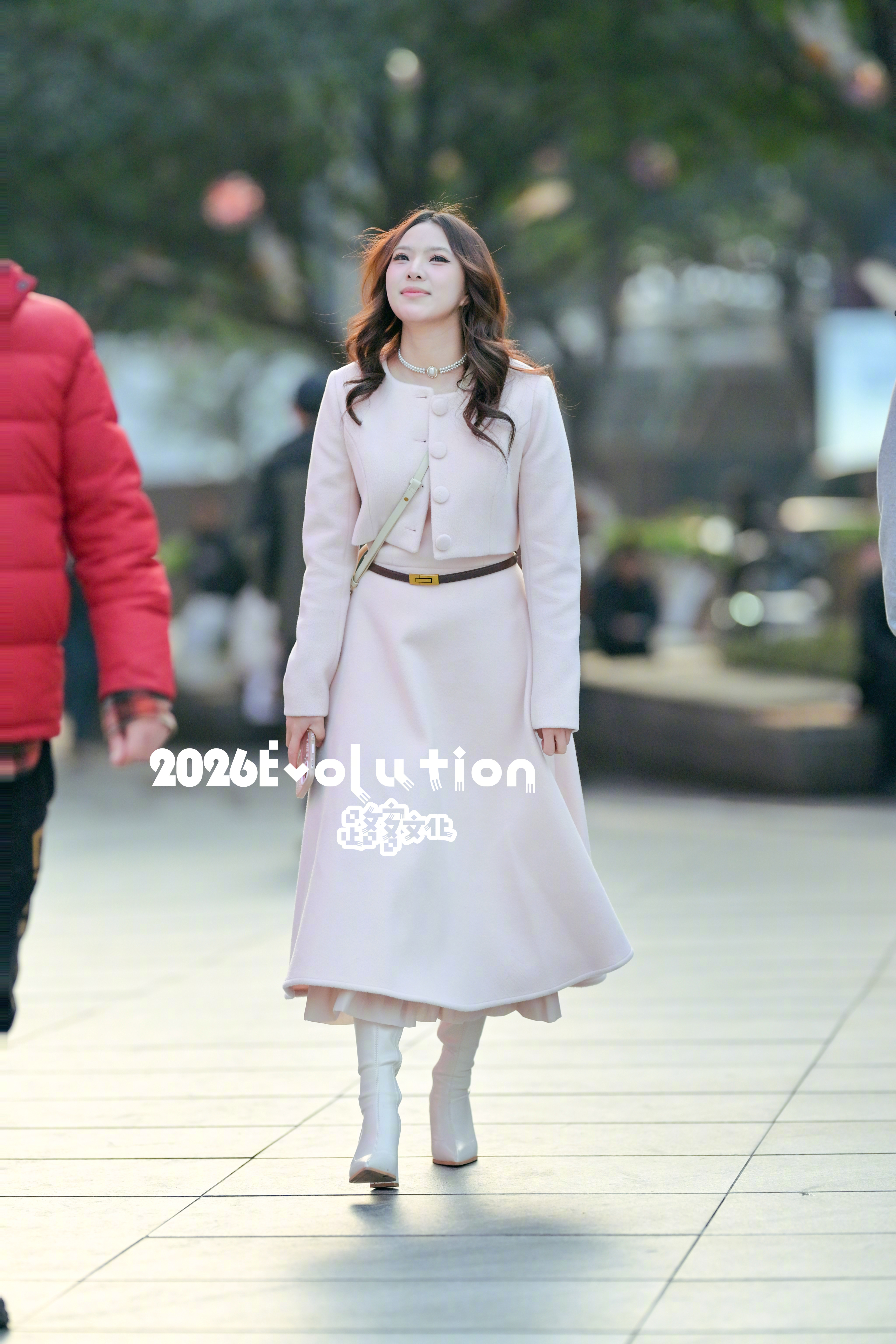 再来一张全身照片 