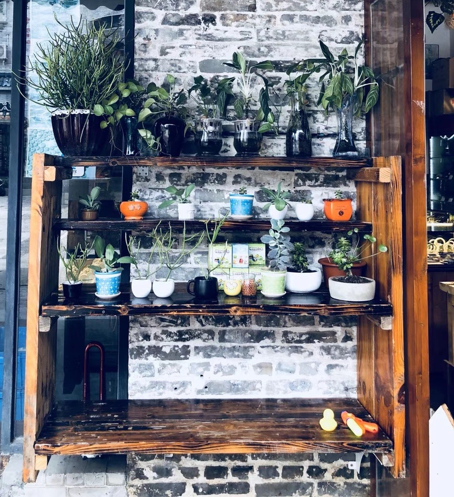 我喜欢旅行，喜欢那种背上行囊，奔赴远方的感觉。每一次出发，都是对未知的勇敢探索。