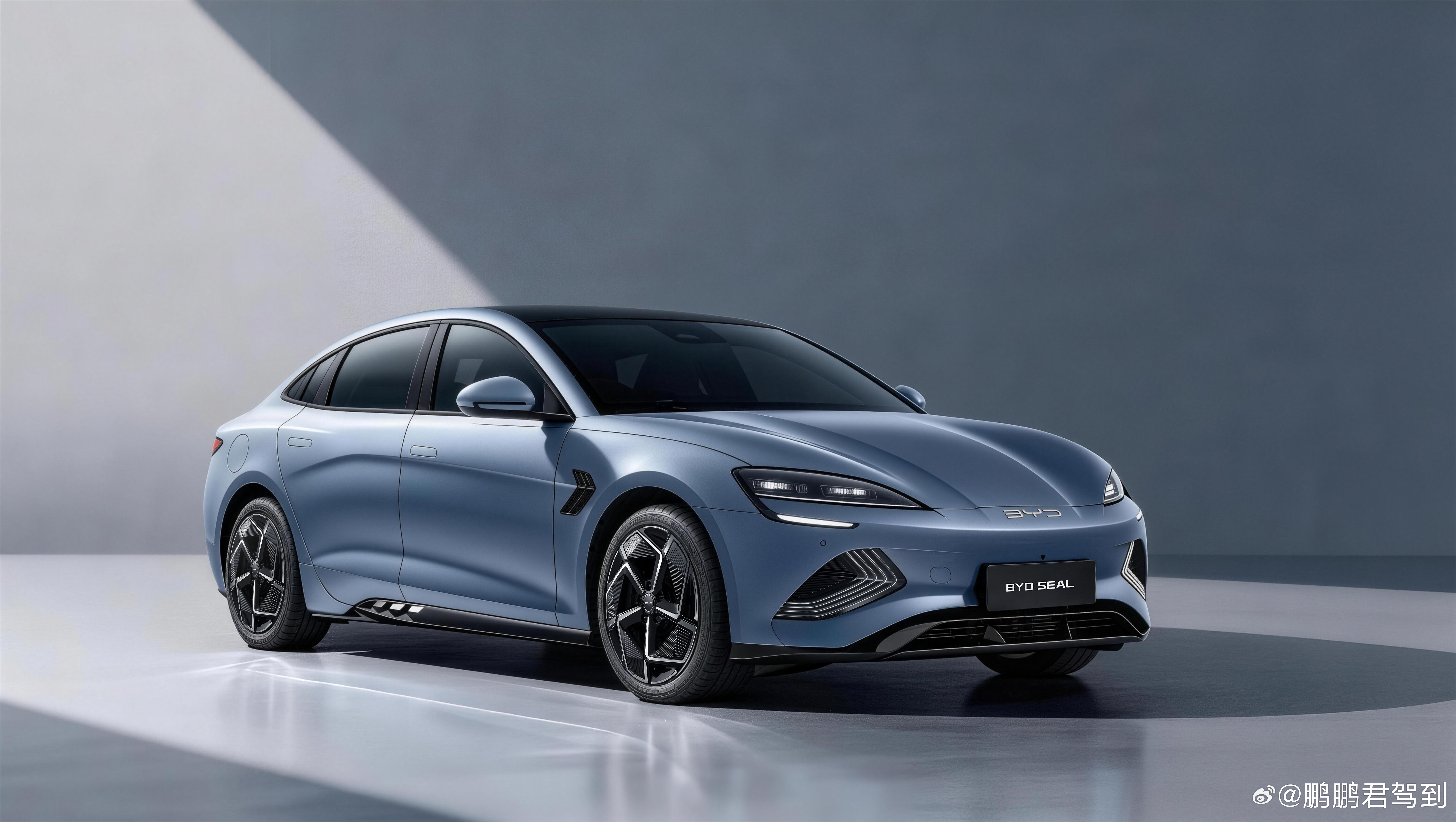 比亚迪包揽新加坡多项销量冠军，助力当地全面电动化！近期，据新加坡陆路交通管理局数