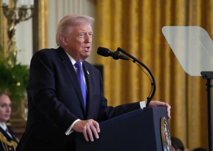 美国打伊朗，本质还是中东操纵油价，别看这次美国表面上看好像波斯湾这冲突花了几百亿