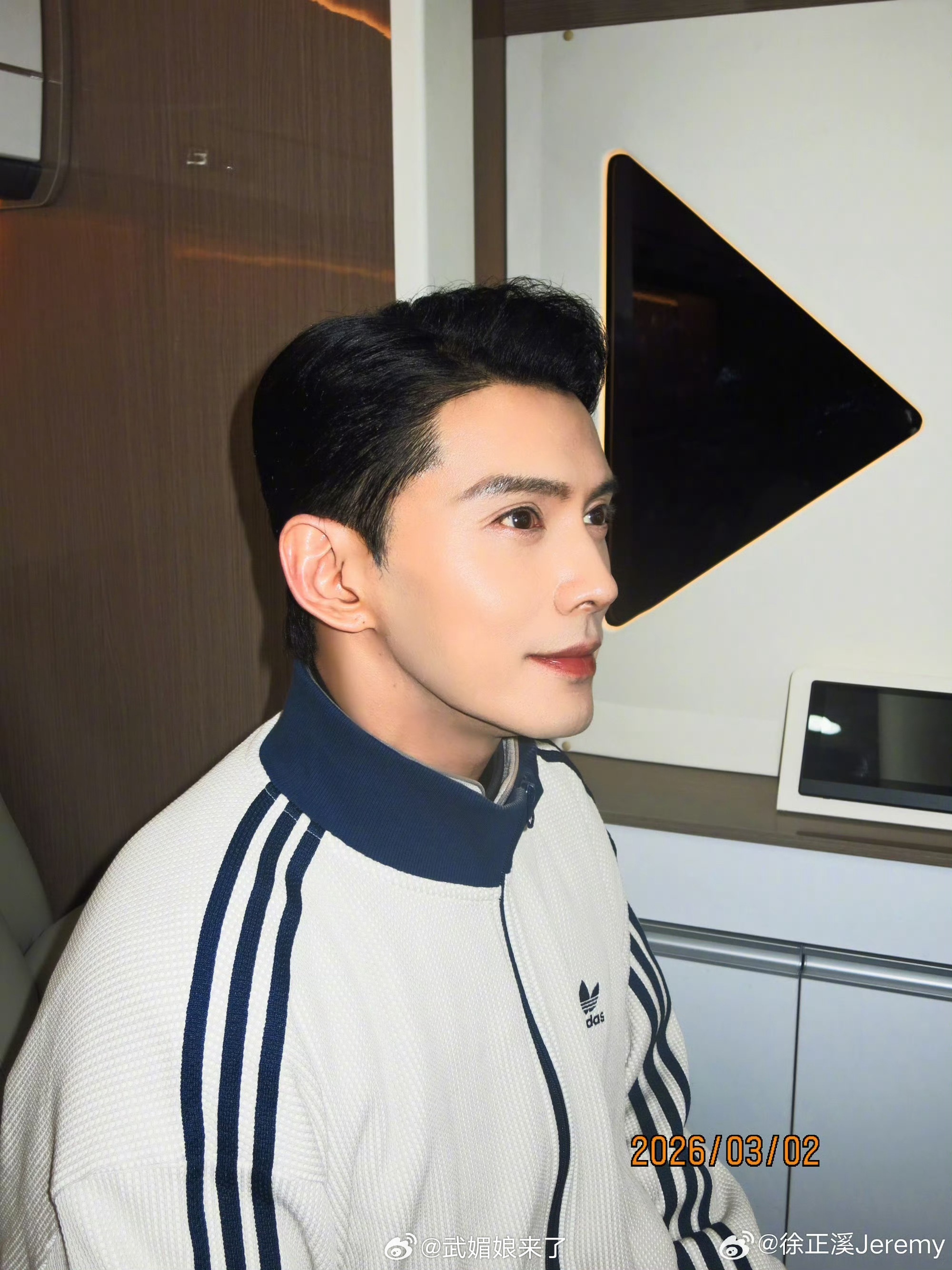 徐正溪侧颜好绝！最近状态真好 