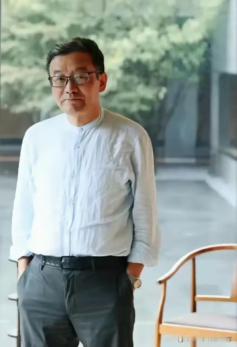 复旦大学王德峰教授再次语出惊人："我母亲生前很节俭，你扔她东西她就发火。她走后我