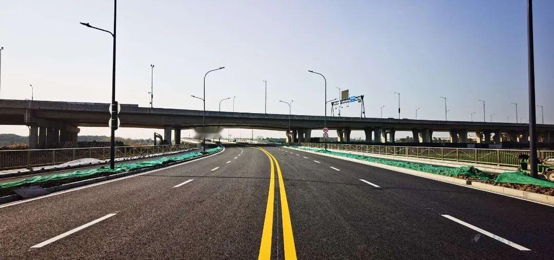 他一天的工资，竟然是是我们好多人一年的工资，如果按最低工资来算的话，可能就是两年