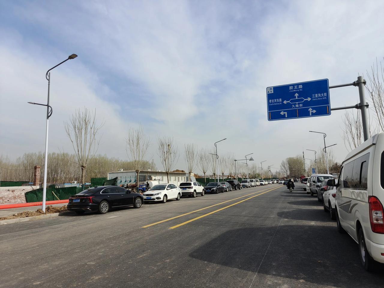 淄川区一道路开始划线！
为提高道路通行效率，确保交通安全。近日，位于淄博市淄川区