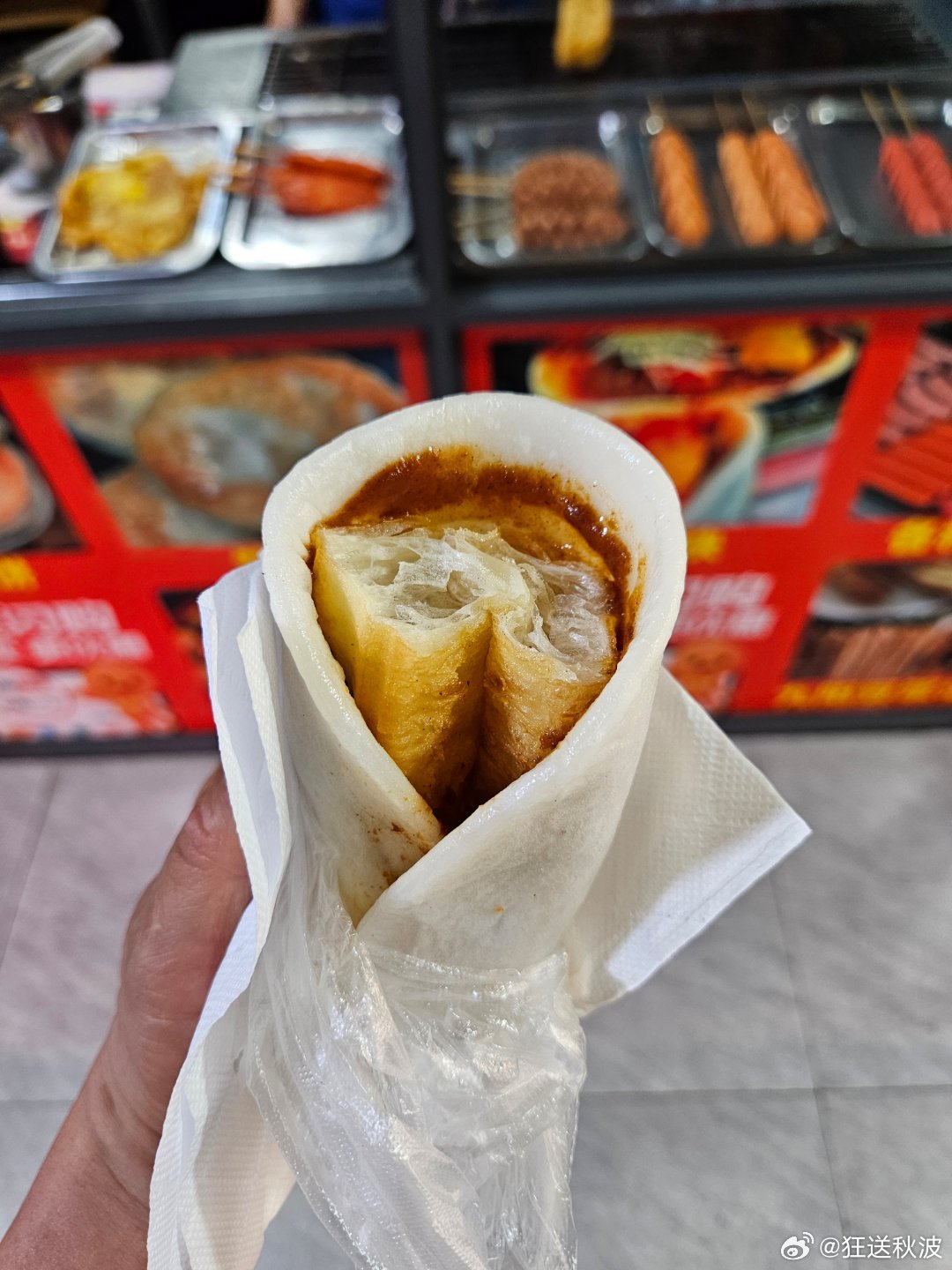 十点吃的午饭，晚饭又是一个生日宴，先吃个烧饵块垫垫底，逛超市看着什么都感觉好吃，