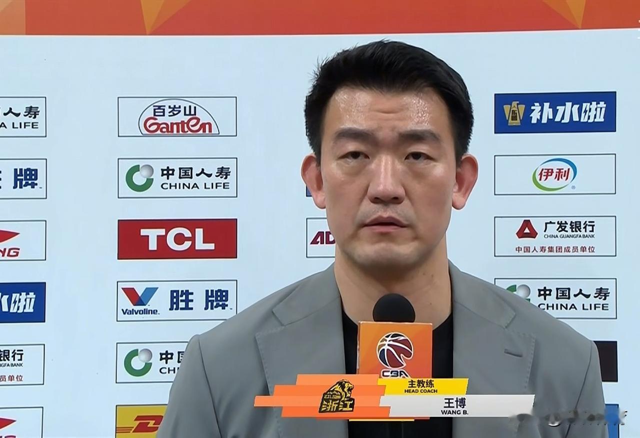 随着广厦92-85CBA半决赛G2战胜深圳队，广厦在已经结束的两场半决赛中取得了