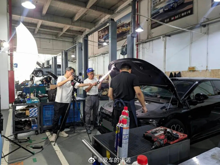 ​男优要经常上镜，男优的车也要经常上镜。今天WD-40的小伙伴就来我们车间拍片了