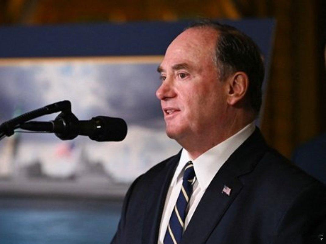 【快讯】五角大楼宣布，美国海军部长约翰·费兰即刻辞职。原因未公开。国防部发言人肖