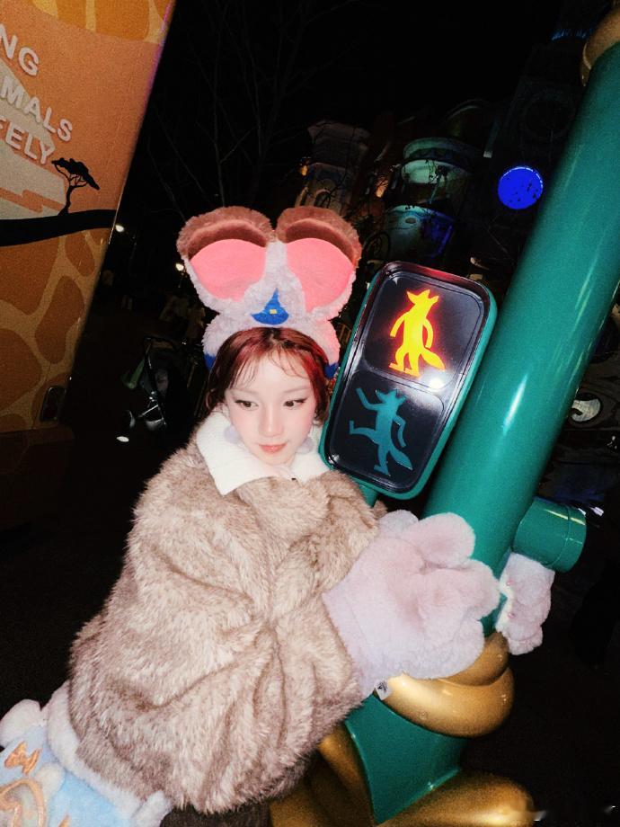 宋雨琦上海迪士尼vlog宋雨琦带着爸妈逛迪士尼的vlog也太温馨了！时隔五年再去