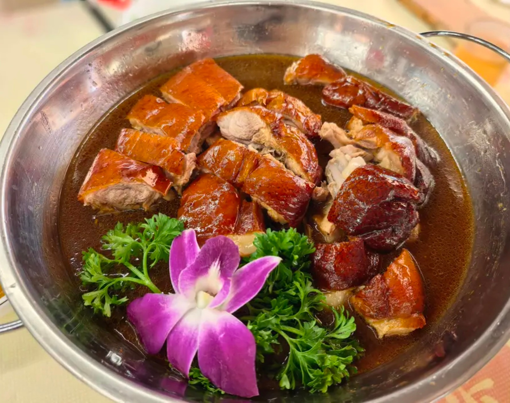 宝安农家菜美食博主来试试味道一家主打农家菜，一家主打河豚煲，菜式互相都可以点。荔