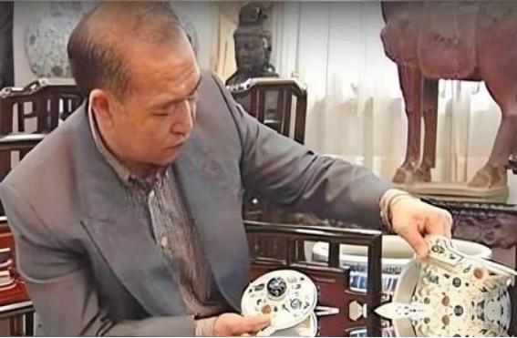 谁能想到，放弃中国国籍、在伦敦街头捡了二十年破烂的“叛国者”，竟是藏着六万个国之