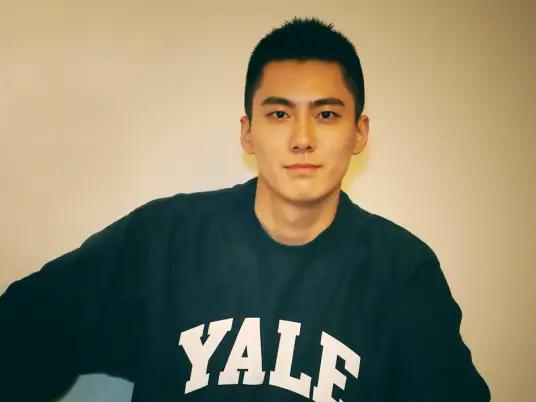 15年前，福建一考生拒绝保送清华，班主任说他狂妄，校长骂他自大，可是他却干了更疯