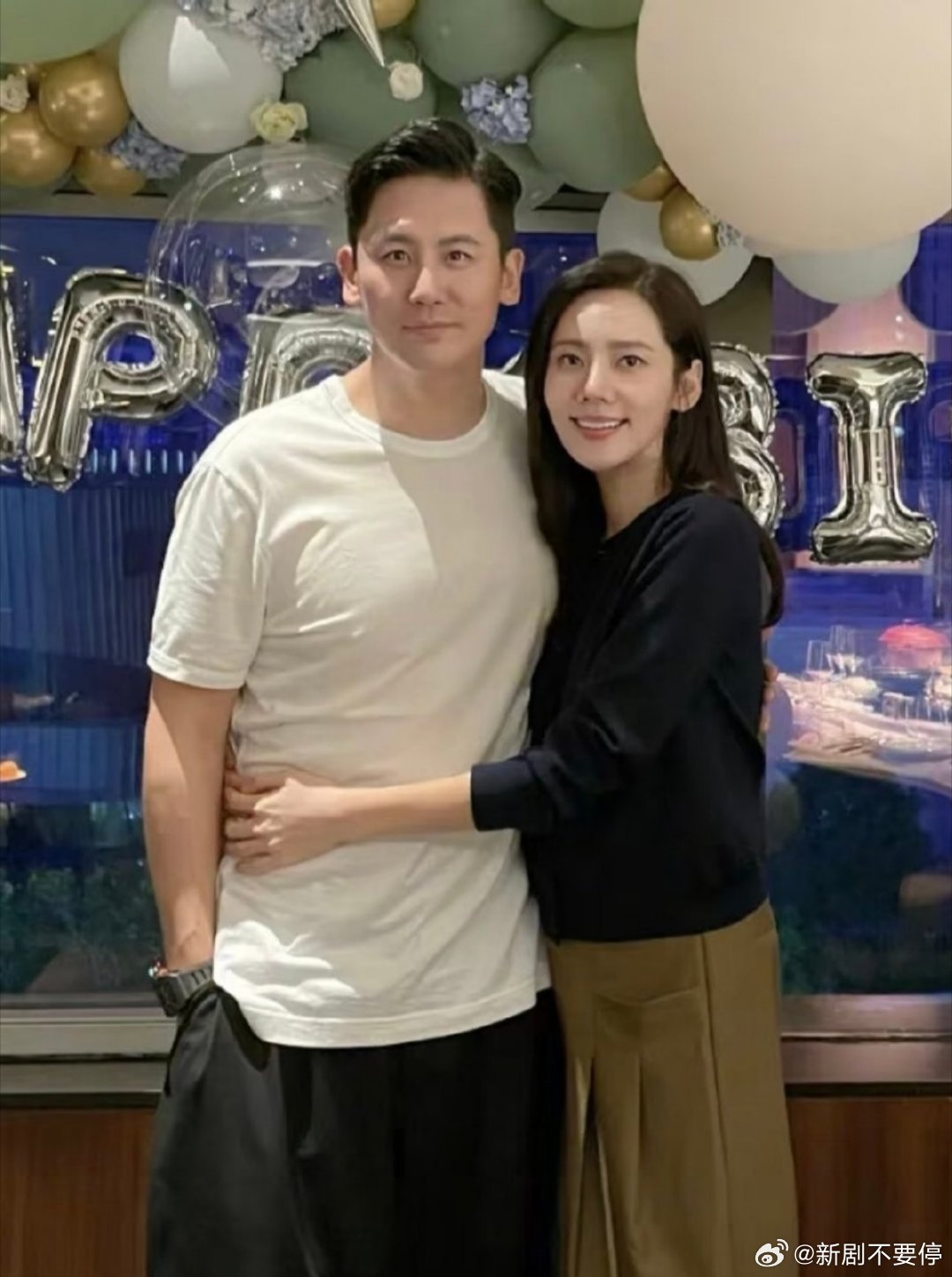 于晓光因秋瓷炫刷卡买包睡不着觉 九周年Vlog爆甜乌龙！秋瓷炫机场借卡购物，实时