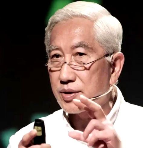 清华一个教授的话，听得我后背发凉。

他说，满大街的无人车，餐厅里晃悠的送餐机器