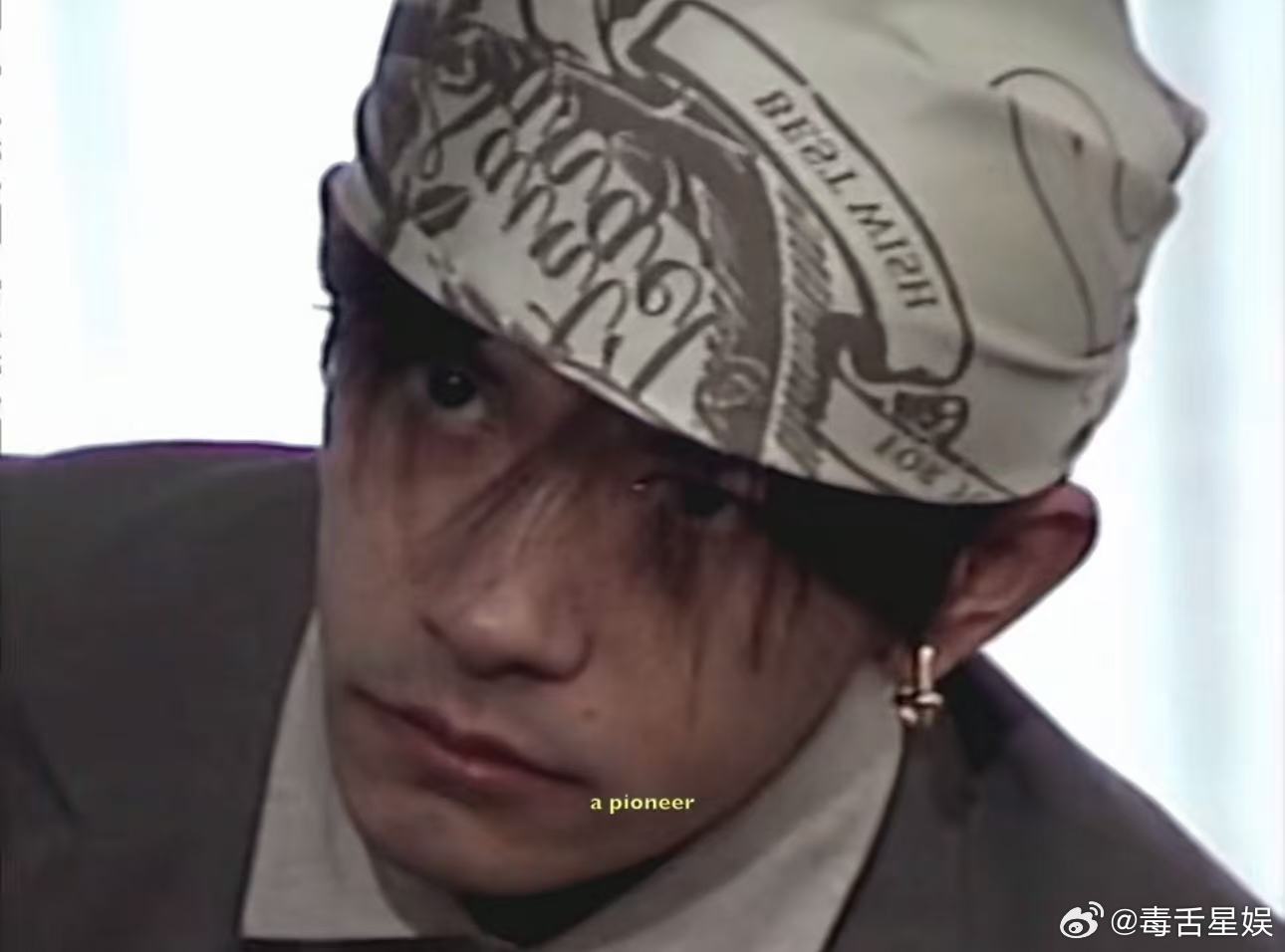 易烊千玺头巾配耳环易烊千玺耳环配头巾 头巾耳环完全天菜