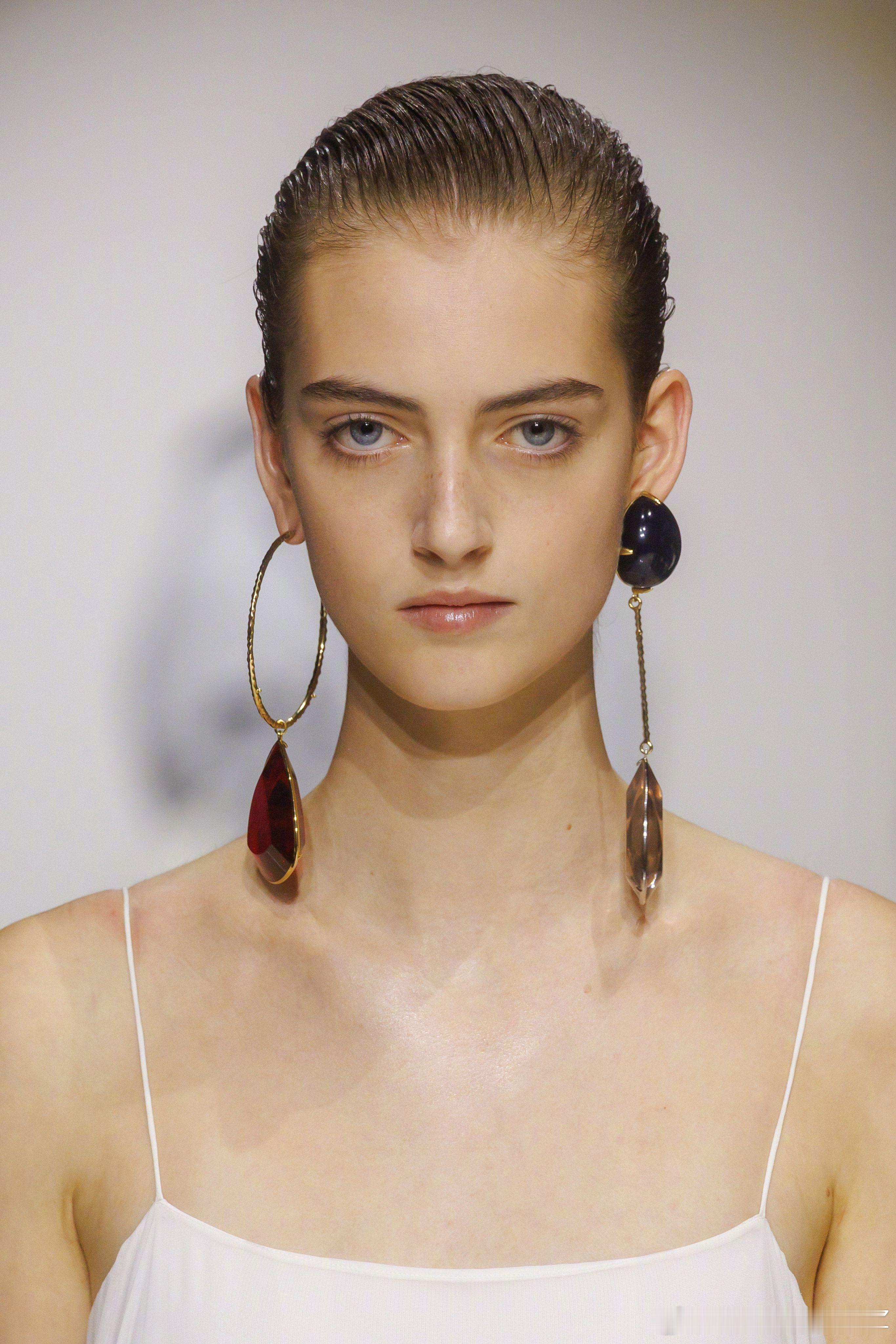 Givenchy S/S 2027 | 由 Sarah Burton 打造的 G