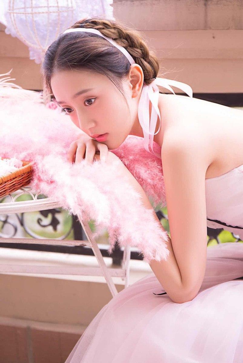 梦幻粉裙少女宛如童话中的公主粉裙仙女  仙女粉长裙 粉裙仙女