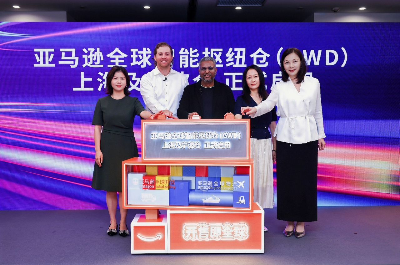 亚马逊全球智能枢纽仓落户宁波 7月7日，亚马逊华东全球智能枢纽仓启用，上海、宁波