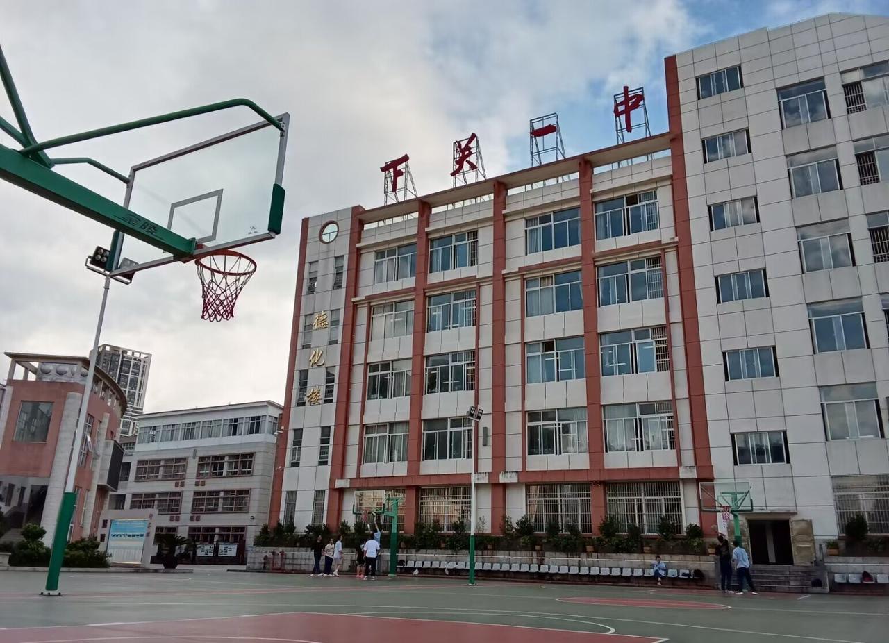 想摸清初中实力？这里每月更新大理各初中升学对比数据，下关、古城片区热门校的升学率