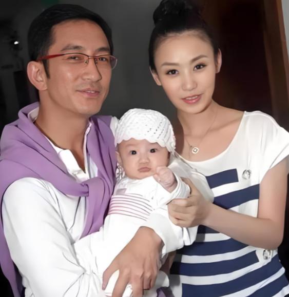 2007年，43岁的吴启华娶了比自己小21岁石洋子，结婚7年家产被石洋子挥霍一空